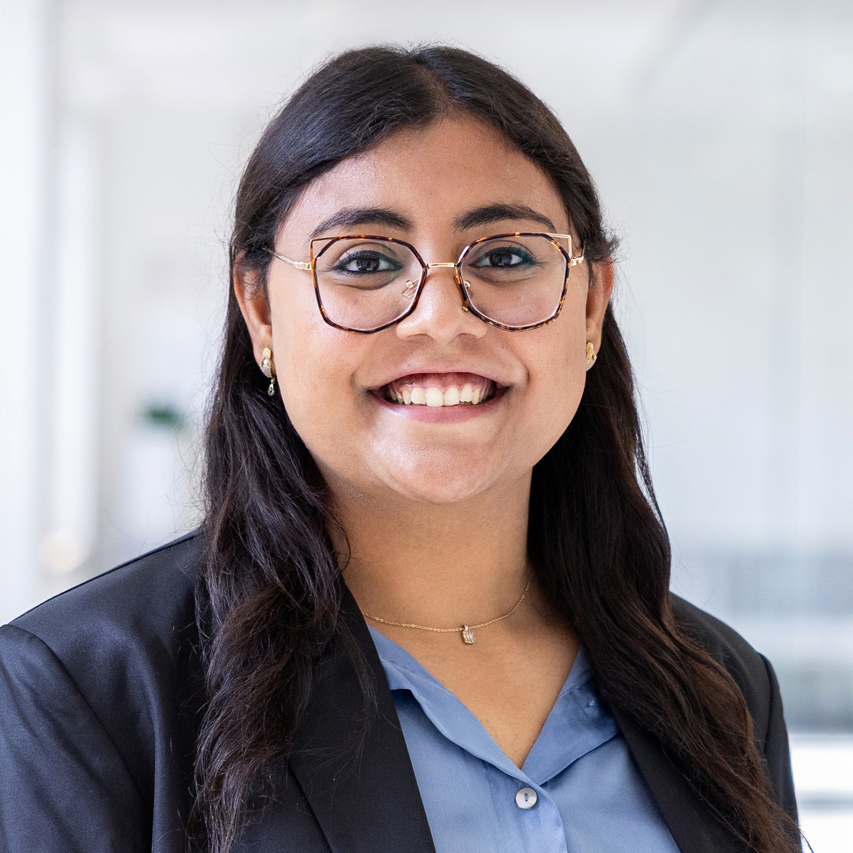 Irum Malik headshot